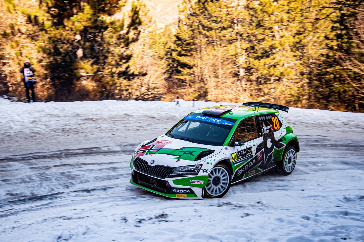 Rallye Schweden: SKODA Trio Mikkelsen, Bulacia und Lindholm fährt um den WRC2-Sieg
