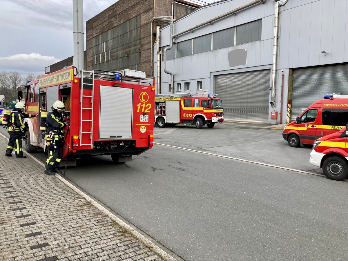 FW-EN: Rauchentwicklung in einer Lagerhalle