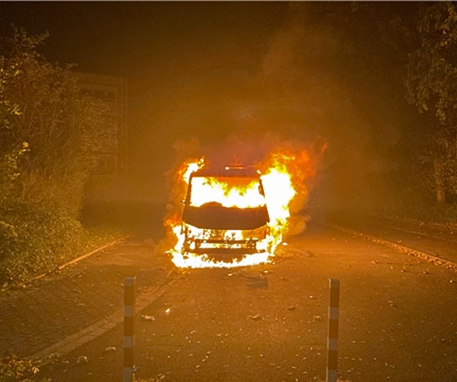 POL-ME: Zwei weitere Fahrzeugbrände: Die Polizei ermittelt und bittet um Zeugenhinweise - Ratingen - 2310088