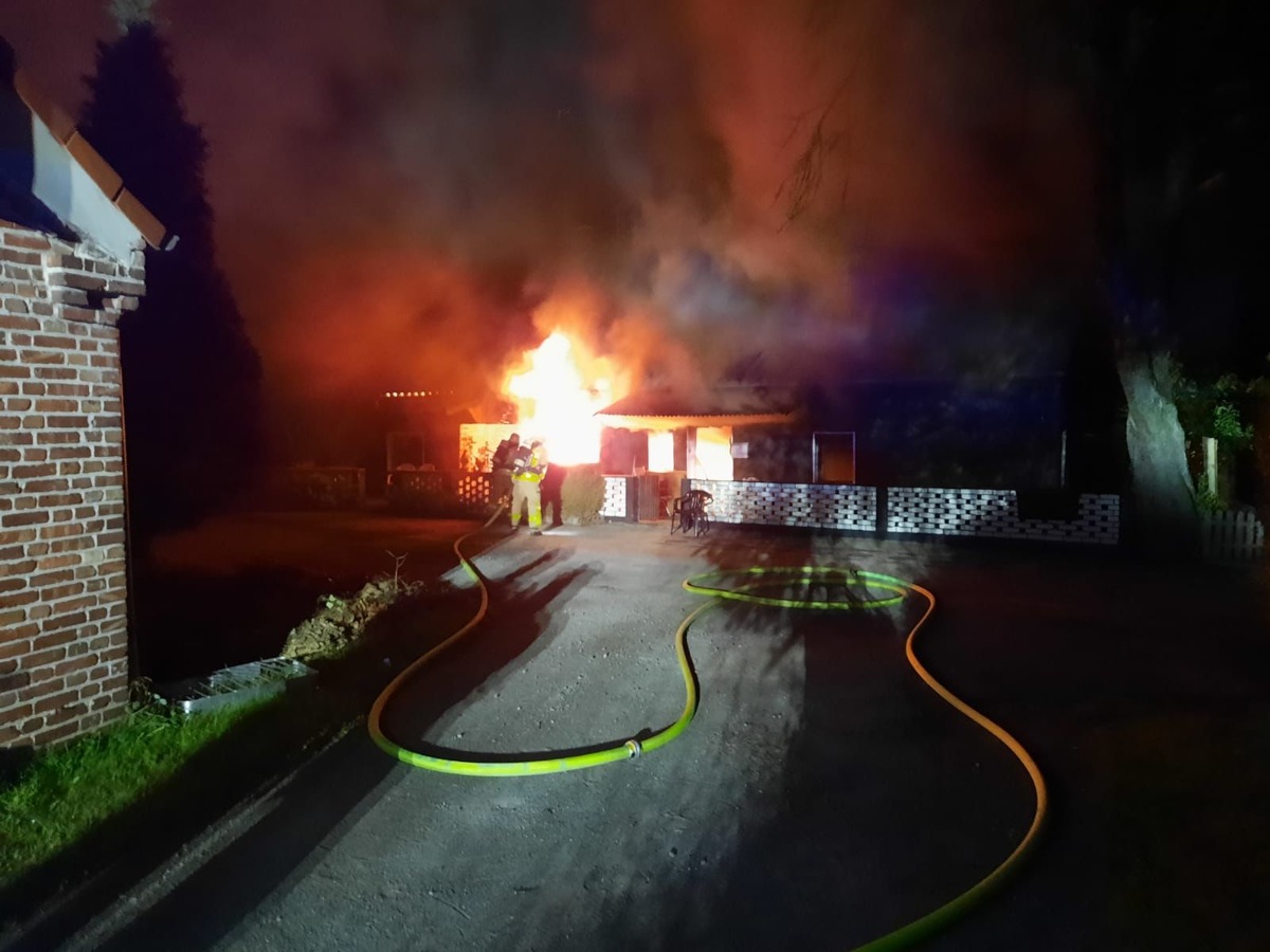 FW-GLA: Ausgedehnter Wohnungsbrand, keine verletzten Personen.