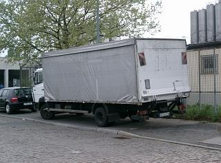 POL-F: 040429  0475 	Flughafen: Frachtdiebstähle mit hohem Schaden  50.000 Euro Belohnung ausgesetzt (Bild beachten