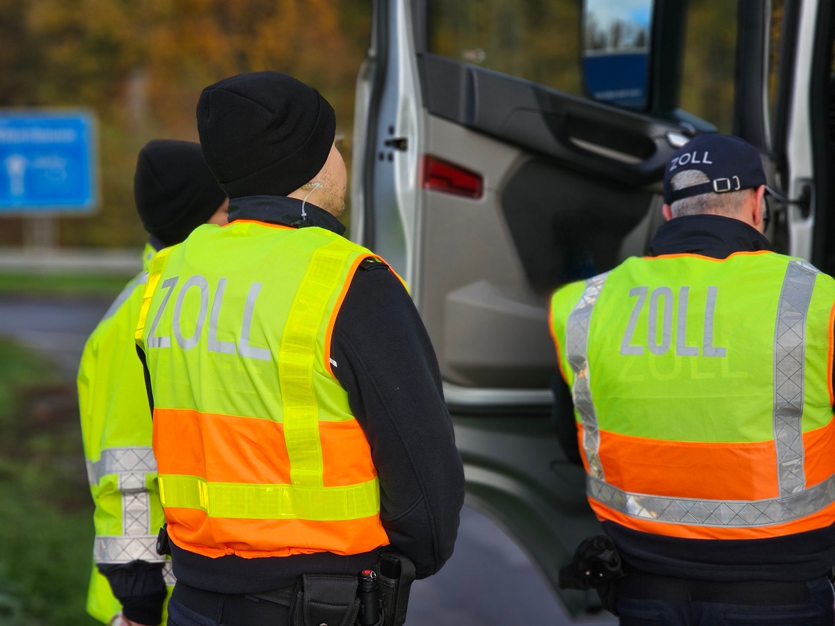 HZA-DU: Schwerpunktprüfung im Speditions-, Transport- und Logistikgewerbe in Duisburg und auf der Autobahn A3 - In 38 Fällen sind weitere Prüfungen erforderlich