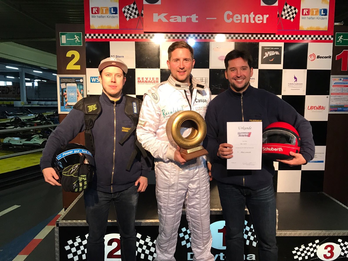 FW-D: Kartrennen der Berufsfeuerwehren aus NRW - Düsseldorfer Team
erringt vierten Platz (jetzt mit mehr Bildern und besserer Qualität)