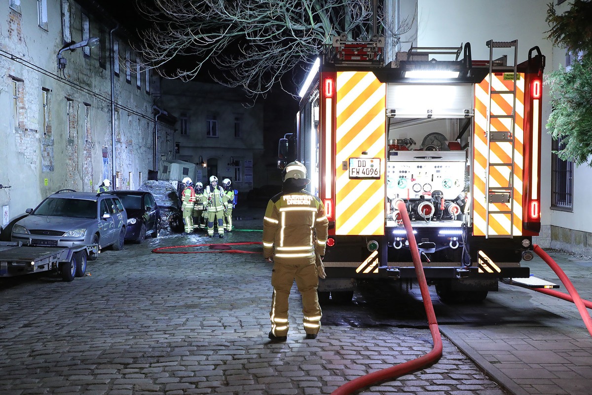 FW Dresden: Brand eines PKW