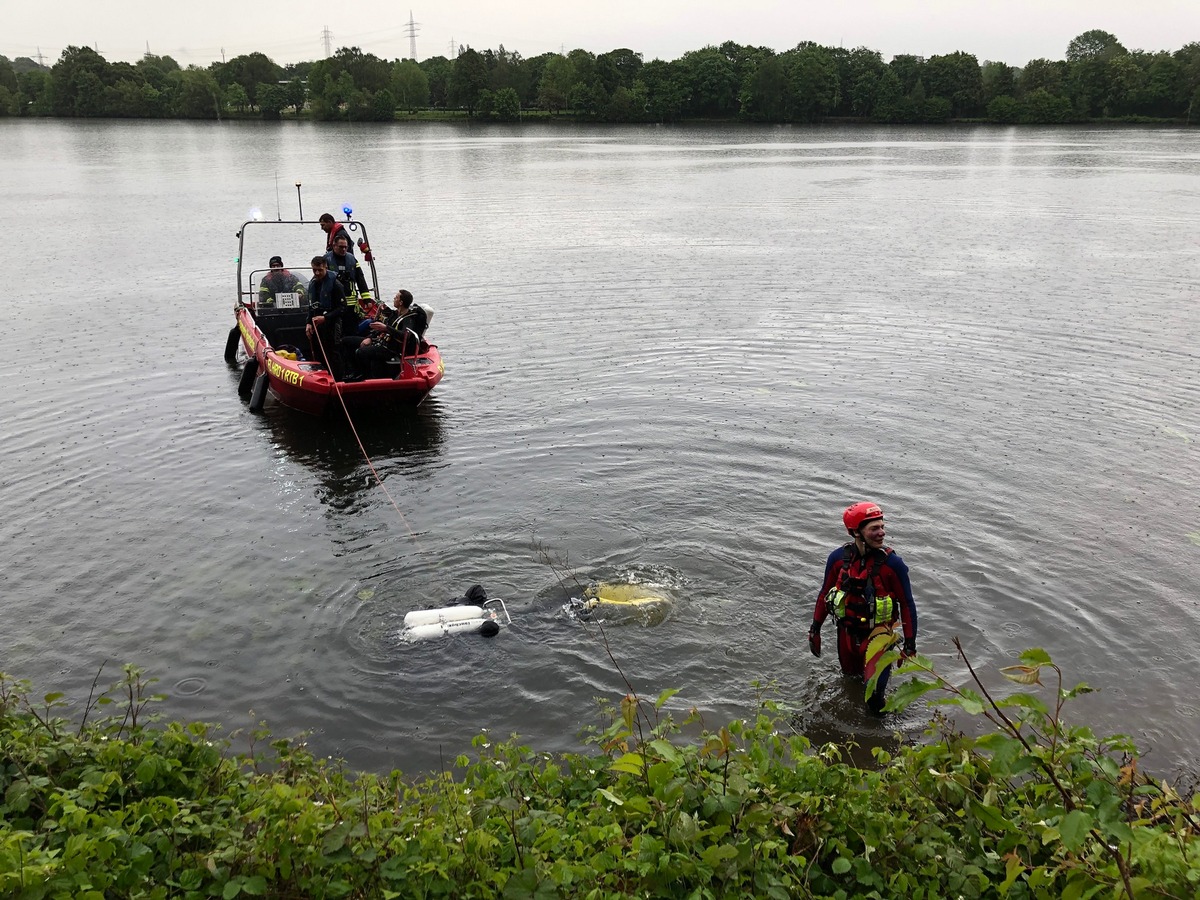 FW-EN: Besondere PKW-Bergung aus dem Hengsteysee