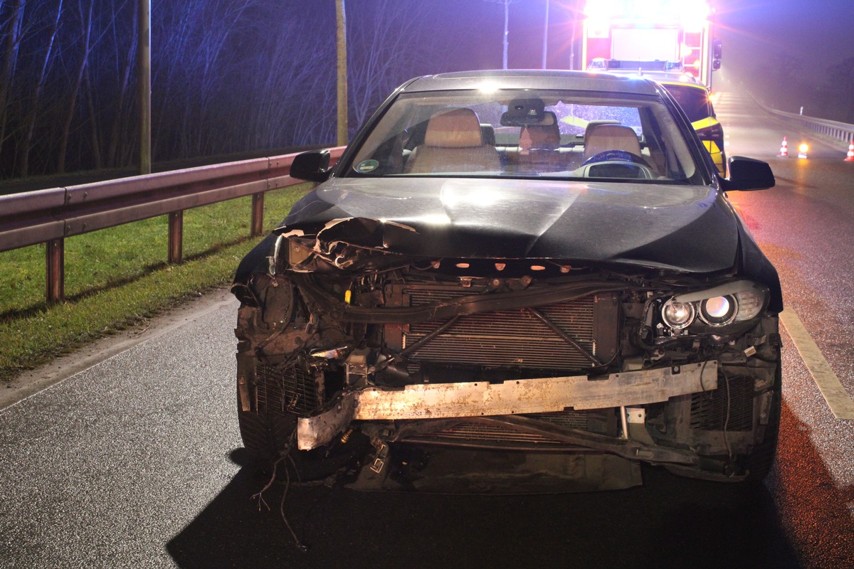 POL-HAM: Verunfallt, geflüchtet und aufgrund einer Straßensperrung aufgehalten- Betrunkener Autofahrer mit fast 1,5 Promille unterwegs