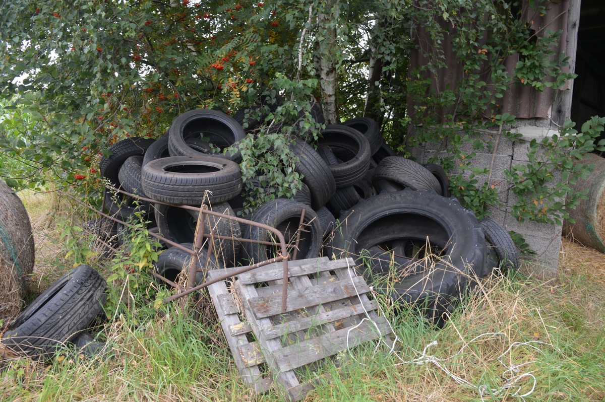 POL-DH: --- Diepholz - Mit 1,49 Promille unterwegs -- Barenburg - Illegale Entsorgung von Altreifen -- Syke - Unerlaubt vom Unfallortentfernt ---