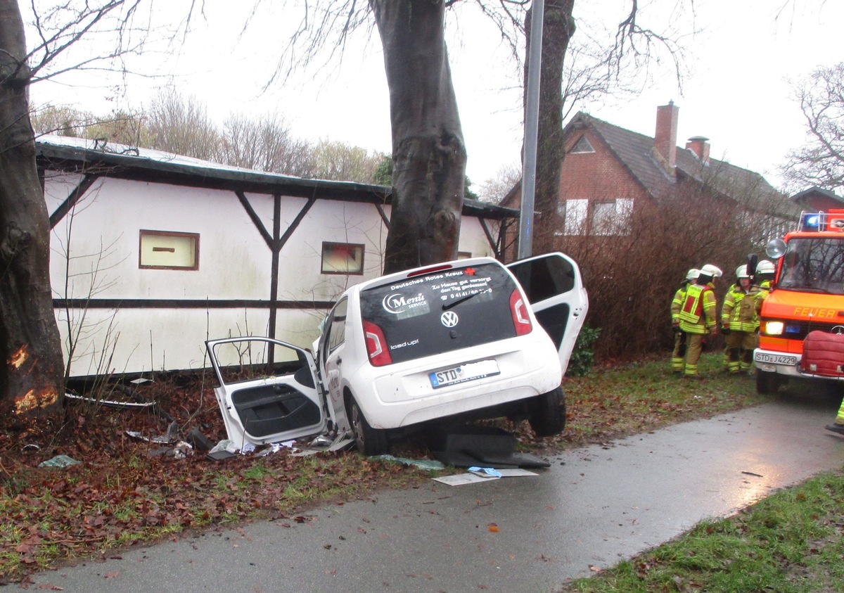 POL-STD: 53-jährige Autofahrerin bei Unfall in Stade verletzt