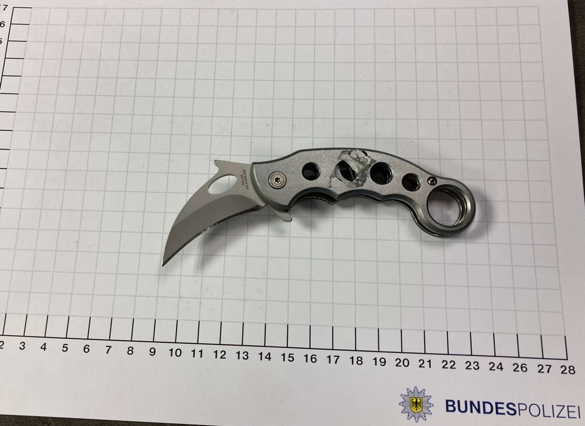 BPOL NRW: Bundespolizisten angelogen - 17-Jähriger mit Messer