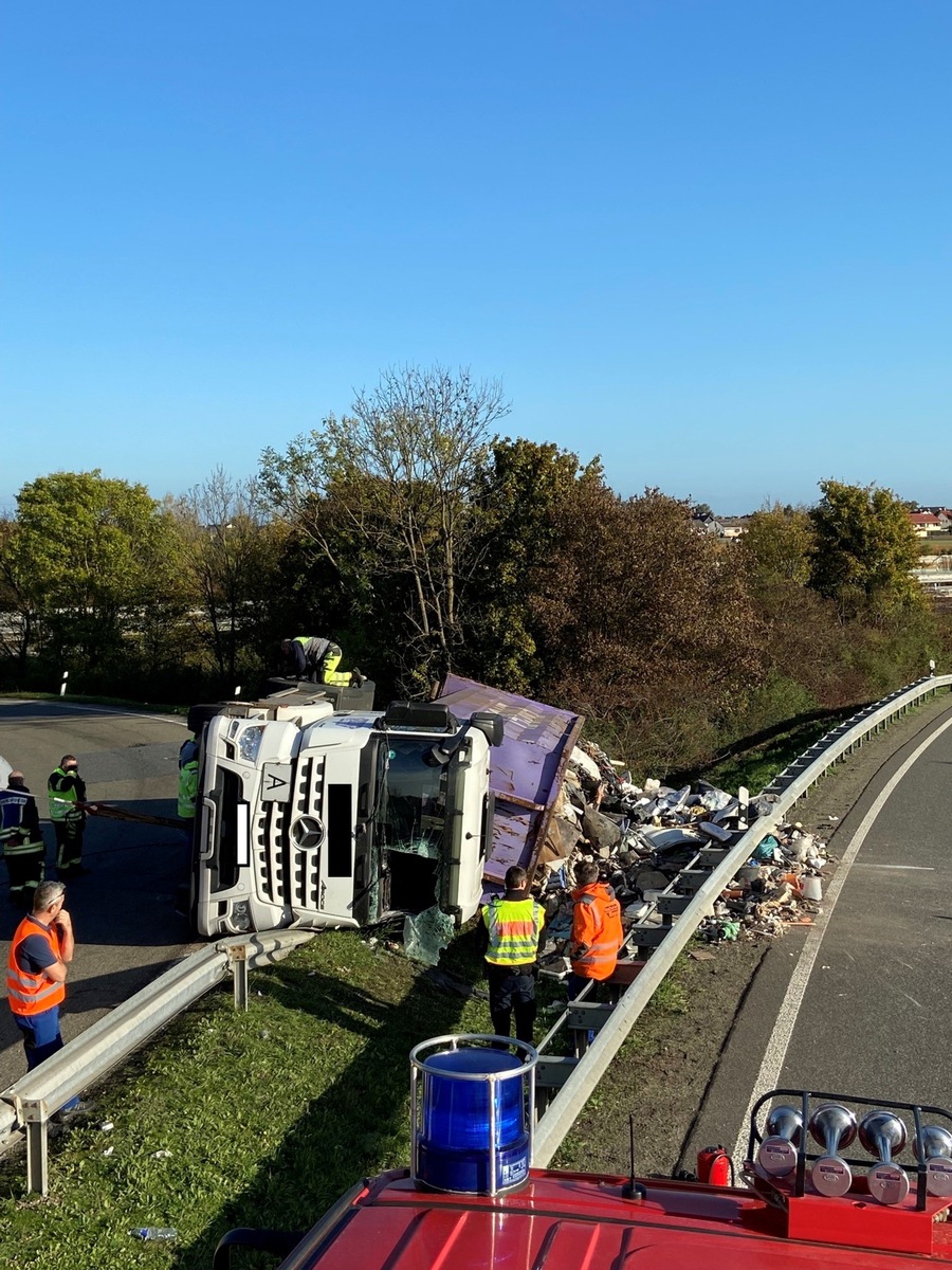 POL-PDNW: Autobahnpolizei Ruchheim / Umgekippter Lkw in Autobahnkreuz Frankenthal