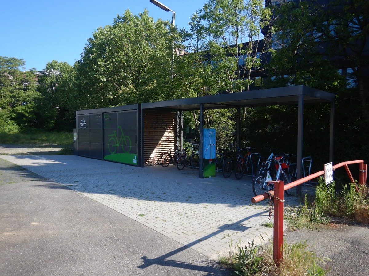 Bike+Ride: Gute Voraussetzungen für Pendler in Frankfurt / Der ADAC hat acht Anlagen rund um Frankfurt getestet