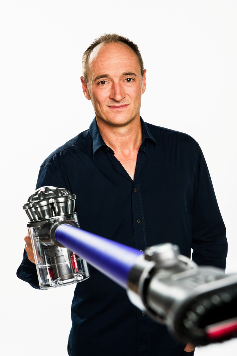 Der Dyson Digital Slim DC45: Herkömmliche Staubsauger sind von gestern / Max Conze: &quot;Andere Hersteller bringen Öko-Modelle auf den Markt. Bei Dyson Staubsaugern ist Umweltverträglichkeit Standard&quot; (BILD)