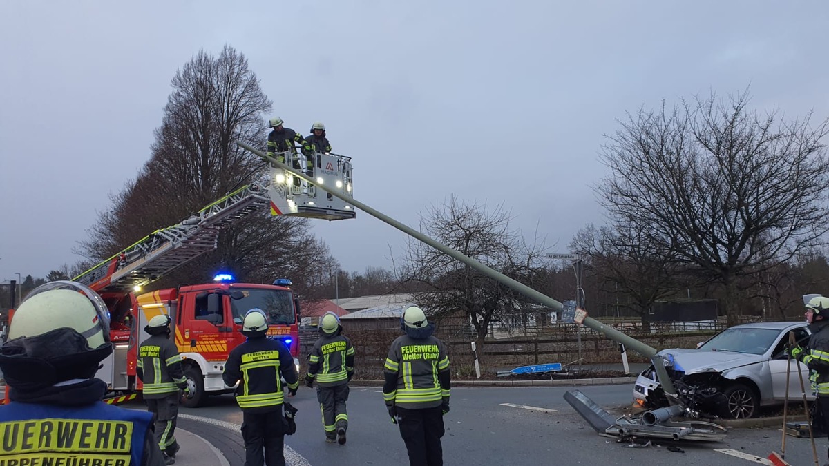 FW-EN: Wetter (Ruhr) - Verkehrsunfall und First Responder am Freitagnachmittag