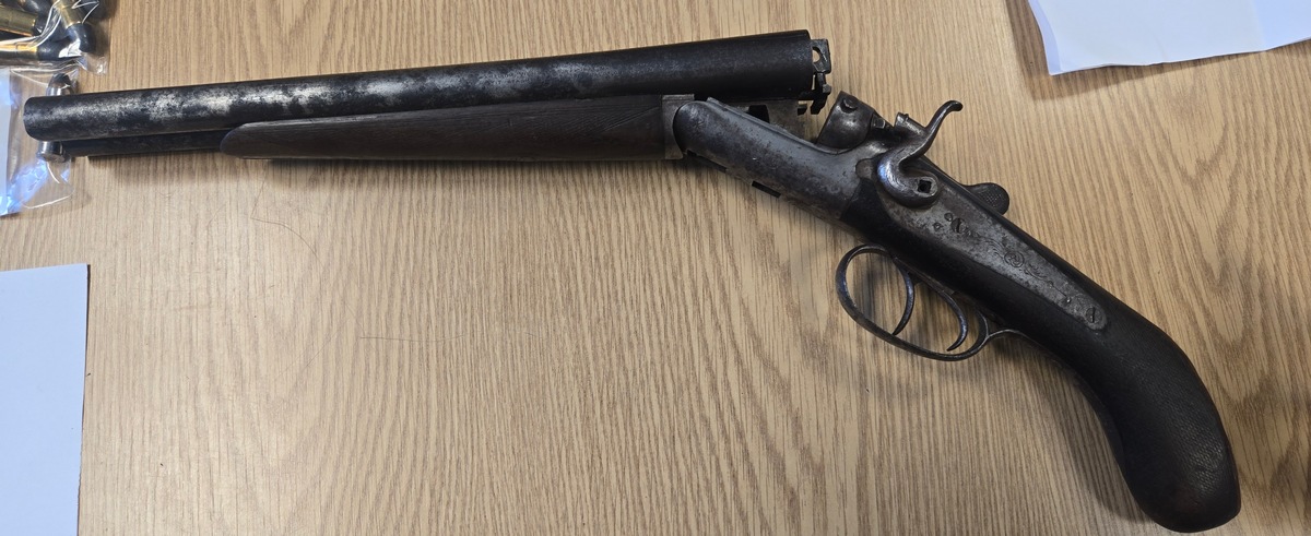 HZA-R: Zöllner aus Selb entdecken Waffen, Munition und Gegenstände mit ...