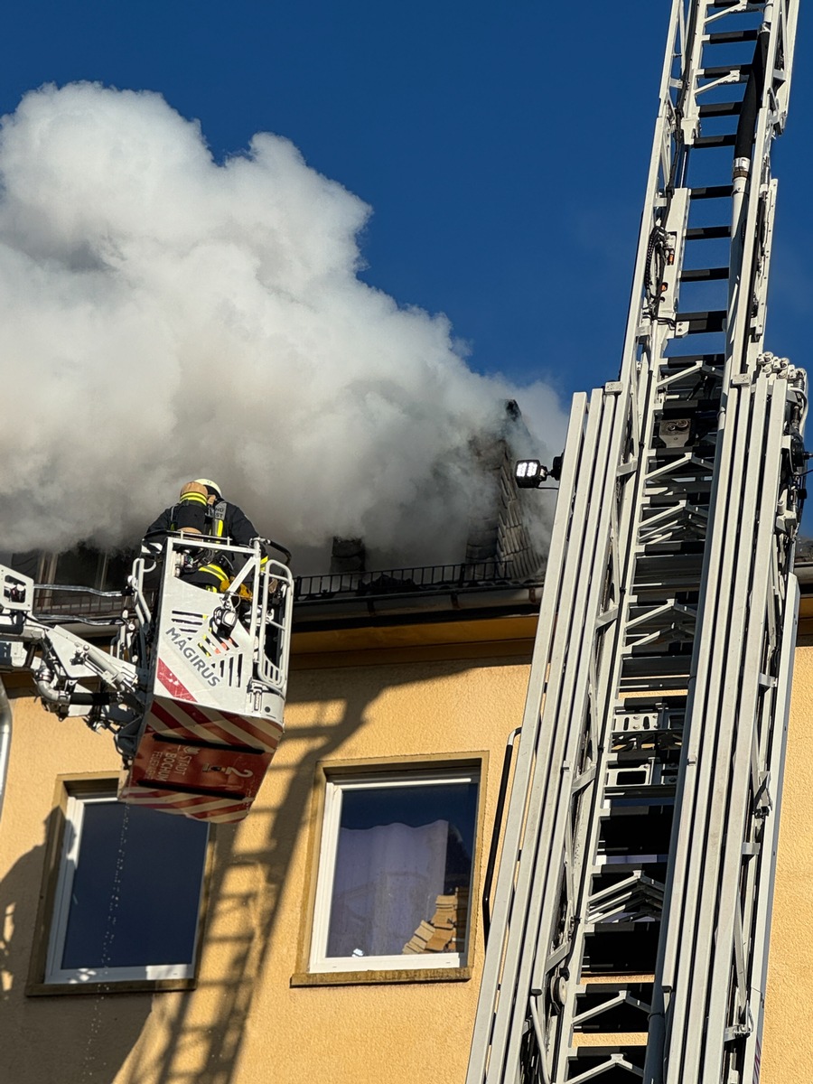 FW-BO: Brand im Dachgeschoss des Kolpinghauses in der Bochumer Innenstadt