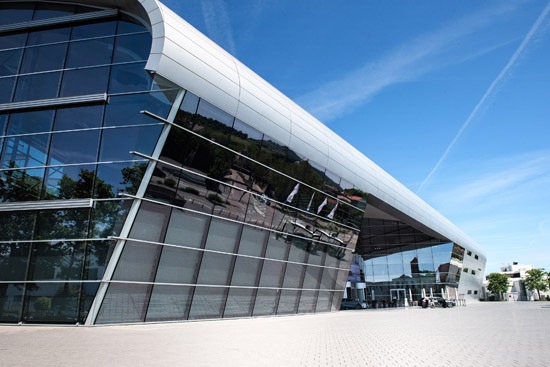 Audi Forum Neckarsulm entwässert Parkhaus mit der patentierten Parkdeckrinne Securin von Aschl