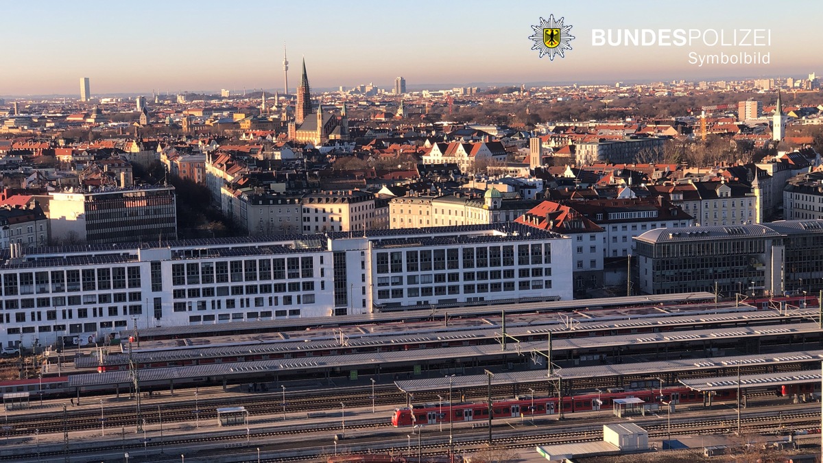 Bundespolizeidirektion München: Kontrolle wegen mutmaßlichen Diebstahl / Fahrradeigentümer geht auf Bundespolizisten los