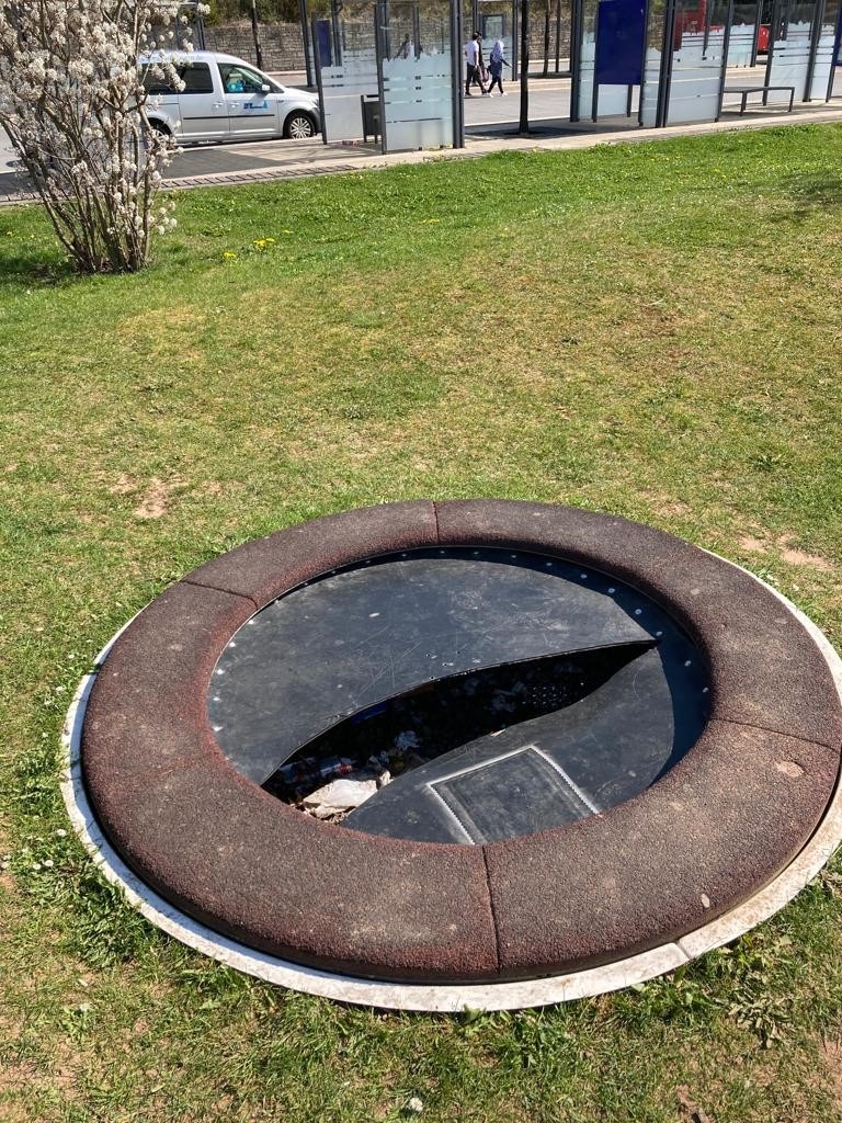 POL-KB: Frankenberg - Unbekannter beschädigt Trampoline am Bahnhof