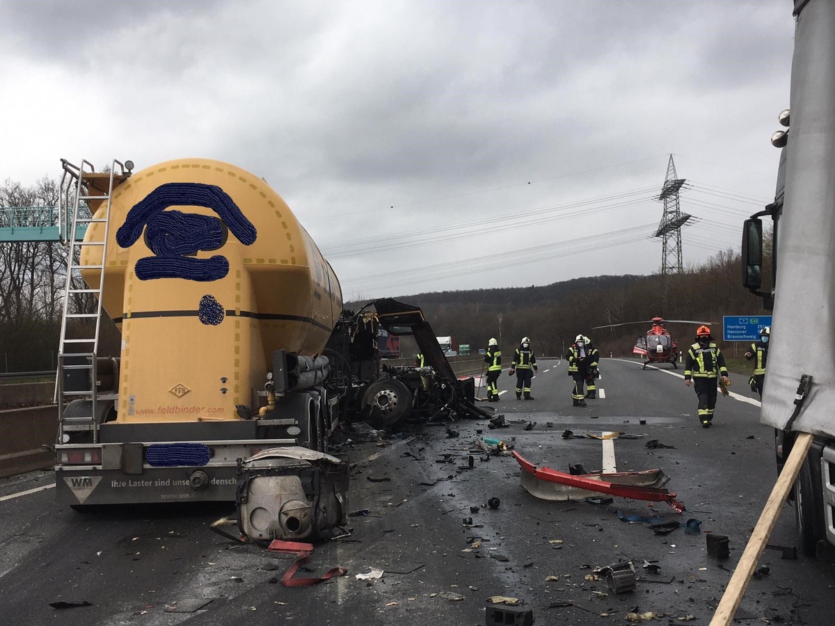 POL-GÖ: (119) Nachtrag zur Meldung 118: Autobahn 7 - Sperrung der Richtungsfahrbahn Hannover dauert weiter an, Verkehr wird in Nörten abgeleitet; Lkw-Fahrer schwer, aber nicht lebensgefährlich verletzt