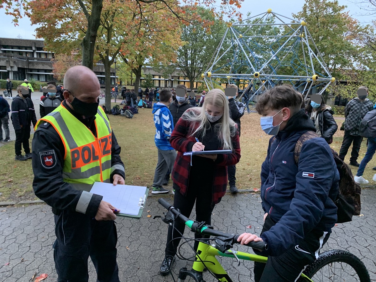 POL-GS: Dunkle Jahreszeit - 42 Fahrräder am Schulzentrum Goldene Aue kontrolliert