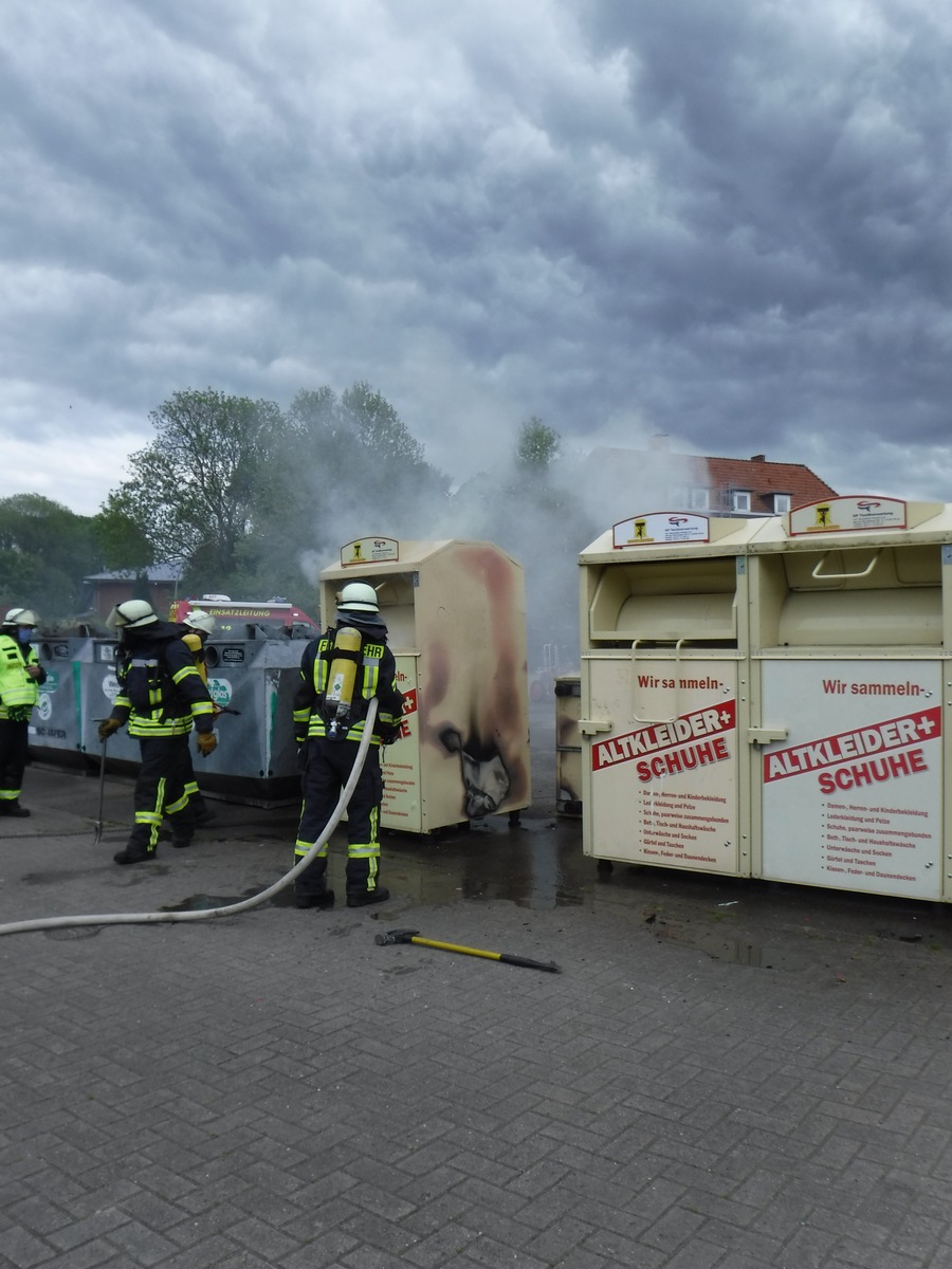 POL-ROW: ++ Nächtliche Treffen in der Innenstadt - Polizei leitet Verfahren gegen junge Männer ein ++ Polizei stoppt 29-Jährigen nach Drogenfahrt ++ Jugendliche setzen Altkleidercontainer in Brand ++