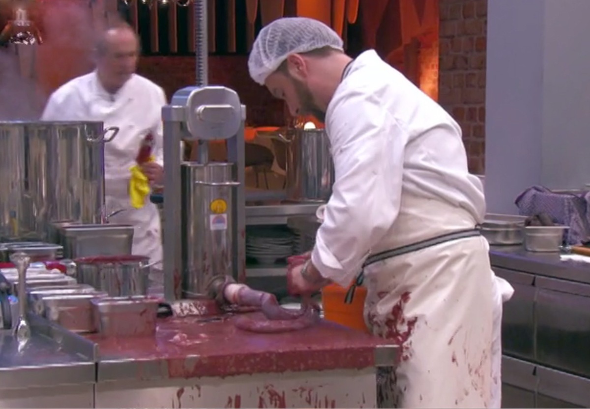 Welche Wurst gewinnt? Blutige Challenge in Folge drei von &quot;Hell´s Kitchen&quot; am Mittwoch, 20.15 Uhr, in SAT.1 (FOTO)