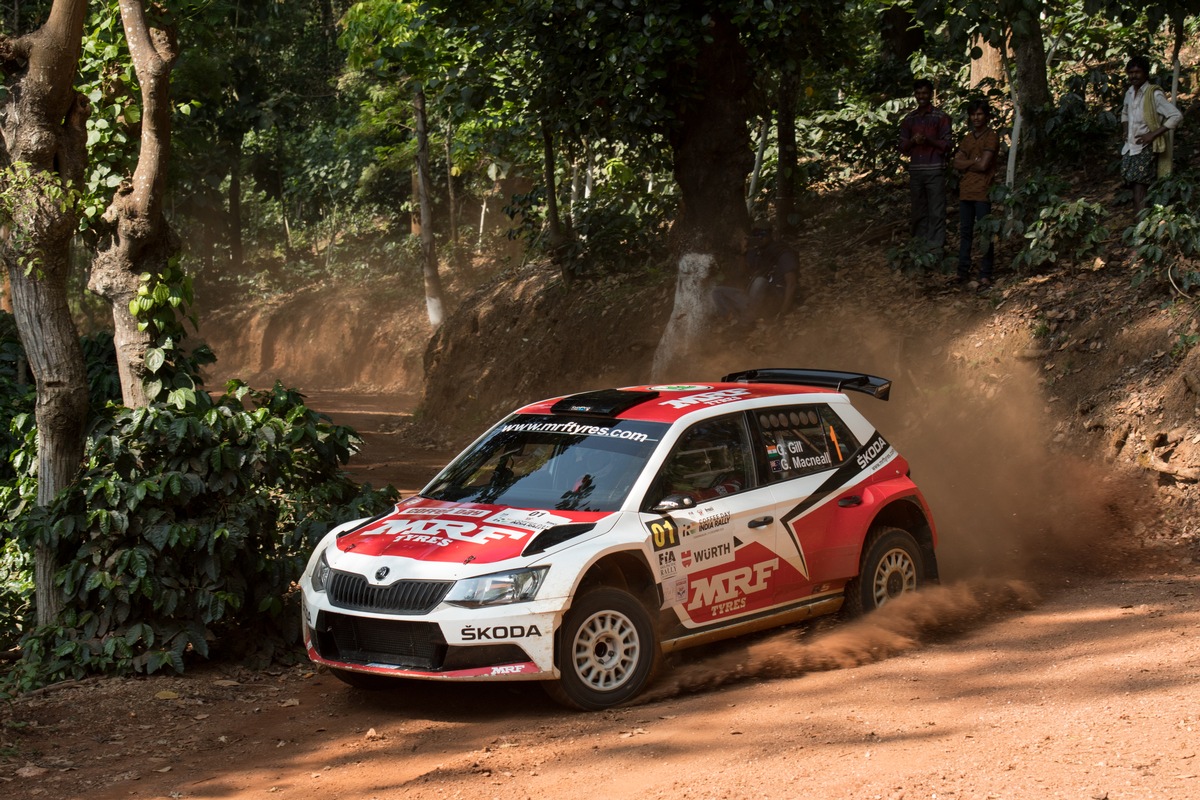 SKODA tritt in FIA Asien-Pazifik-Rallye-Meisterschaft an, Gill und Youngster Veiby im MRF SKODA FABIA R5 am Start (FOTO)