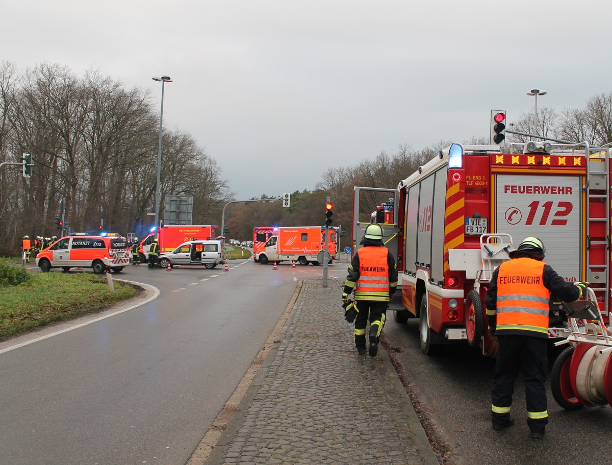 POL-VIE: Brüggen: Vier Verletzte bei Verkehrsunfall