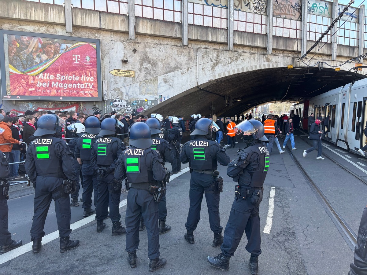 BPOL NRW: Bundespolizei im Einsatz - Zweite Fußballbundesliga - 1.FC Köln gegen Fortuna Düsseldorf - Anreisephase mit Zwischenfällen