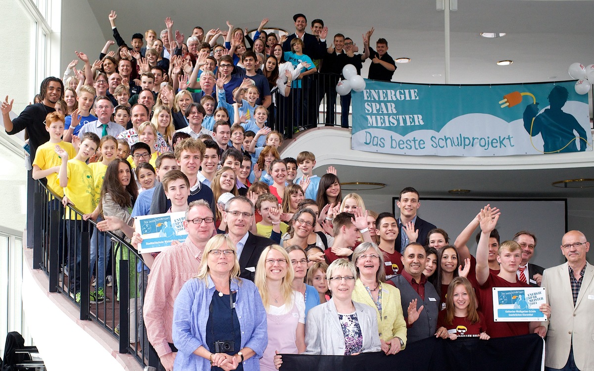 Preisverleihung: Bundesumweltministerium hat heute Deutschlands beste Energiesparschulen ausgezeichnet / Teilnehmerrekord beim Energiesparmeister-Wettbewerb 2014: 240 Schulen und 35.000 Schüler aktiv (FOTO)