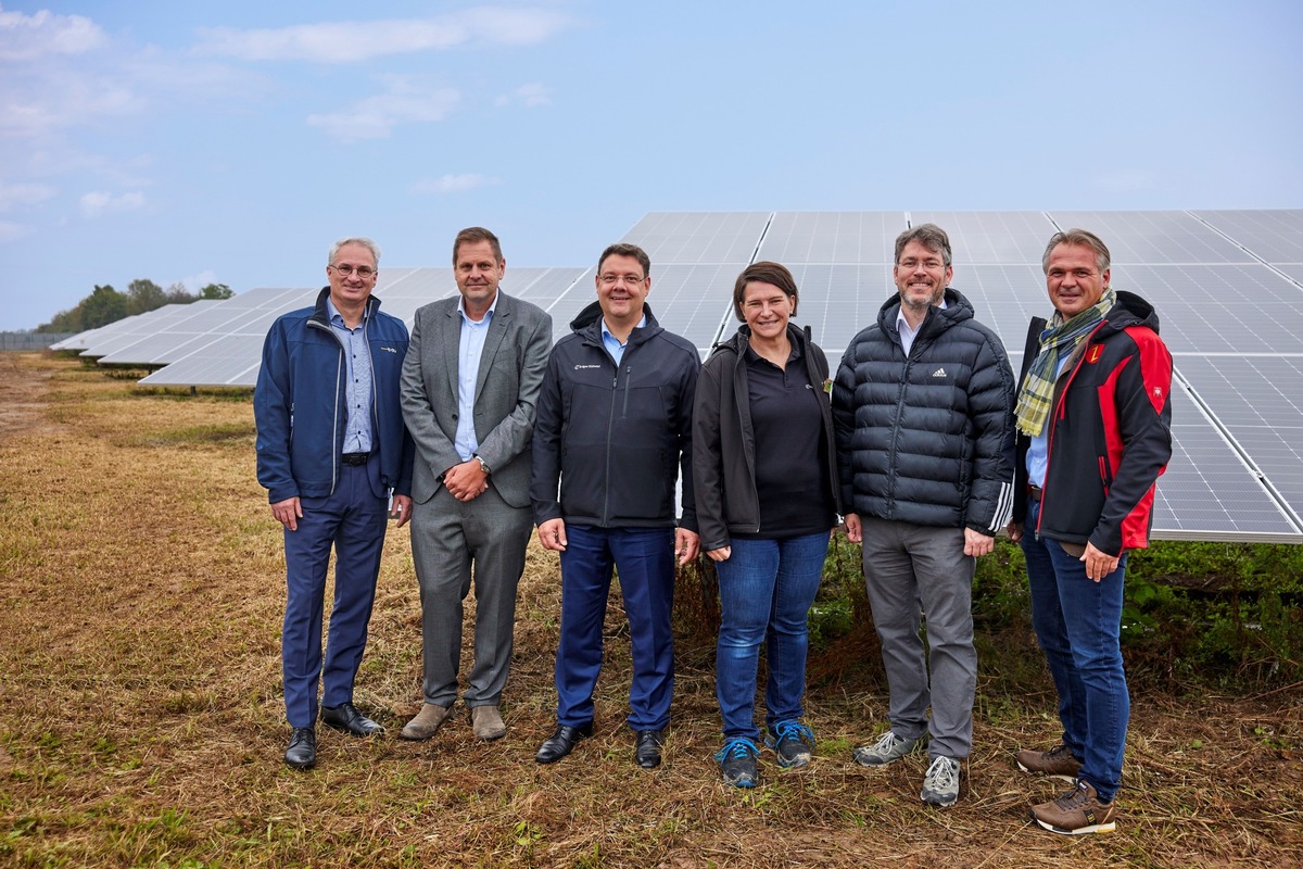 Presseinformation: Jeder Quadratmeter PV zählt! Erdgas Südwest nimmt neuen Solarpark in Betrieb