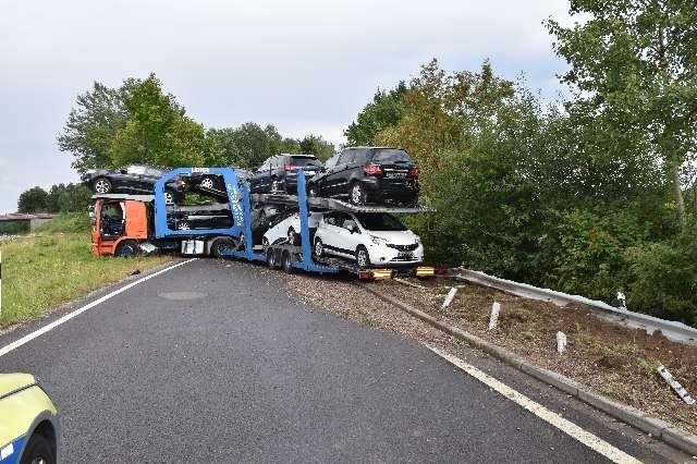 POL-WL: Schwerer Verkehrsunfall auf nasser Fahrbahn ++ Drage - &quot;Drager Kieferknochen&quot; wird Exponat ++ Buchholz - Glückliches Ende bei Suche nach Vermissten