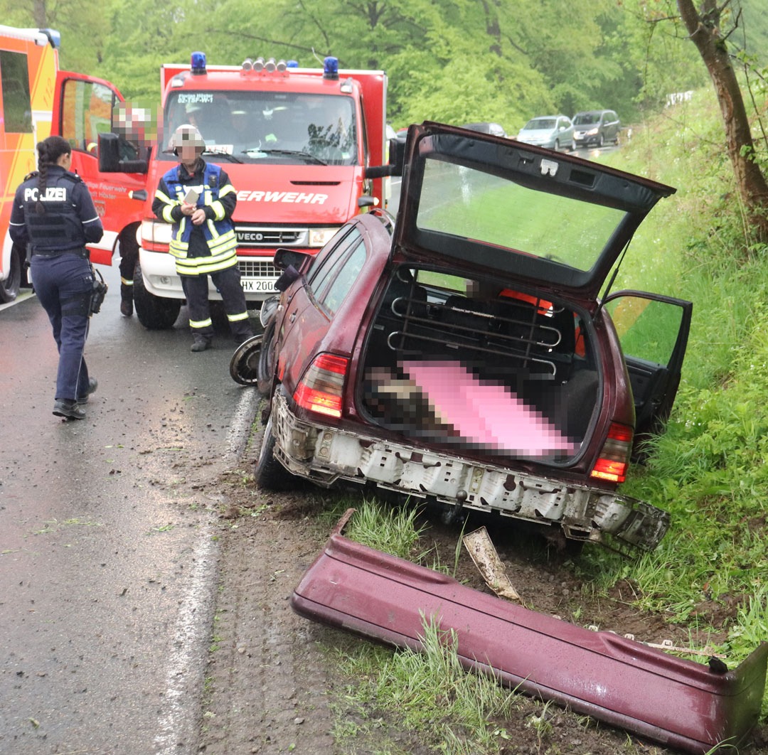 POL-HX: Unfall mit leicht verletzter Person im Albaxer Wald