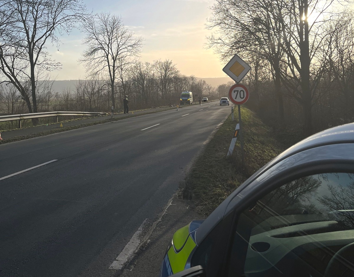 POL-MI: Fahrradfahrer bei Verkehrsunfall schwer verletzt - Zeugen gesucht