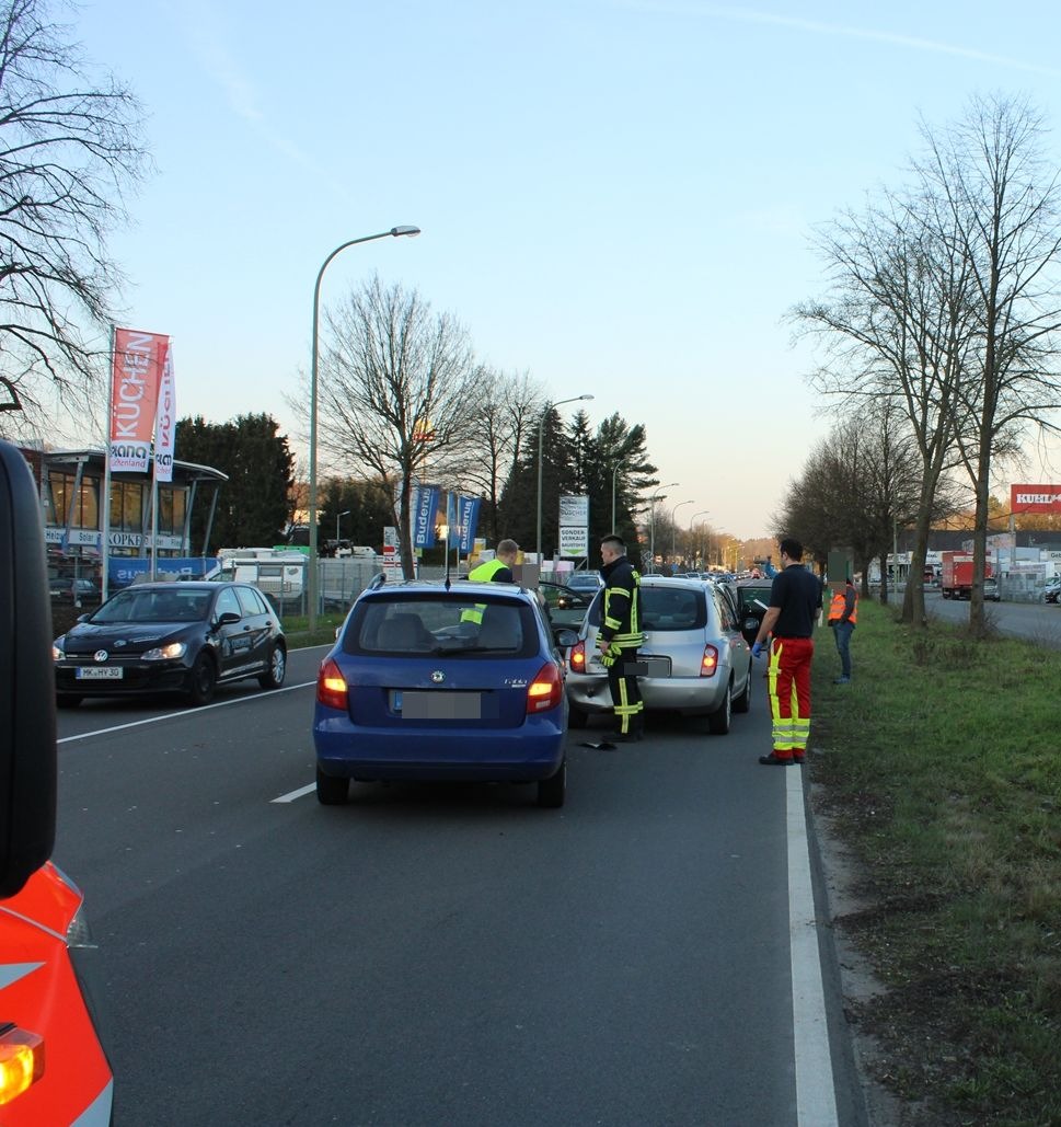 POL-RBK: Overath - Auffahrunfall mit vier Autos