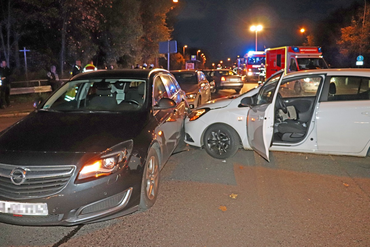 POL-ME: 18-jährige Monheimerin bei Verkehrsunfall schwer verletzt - Langenfeld - 1910150