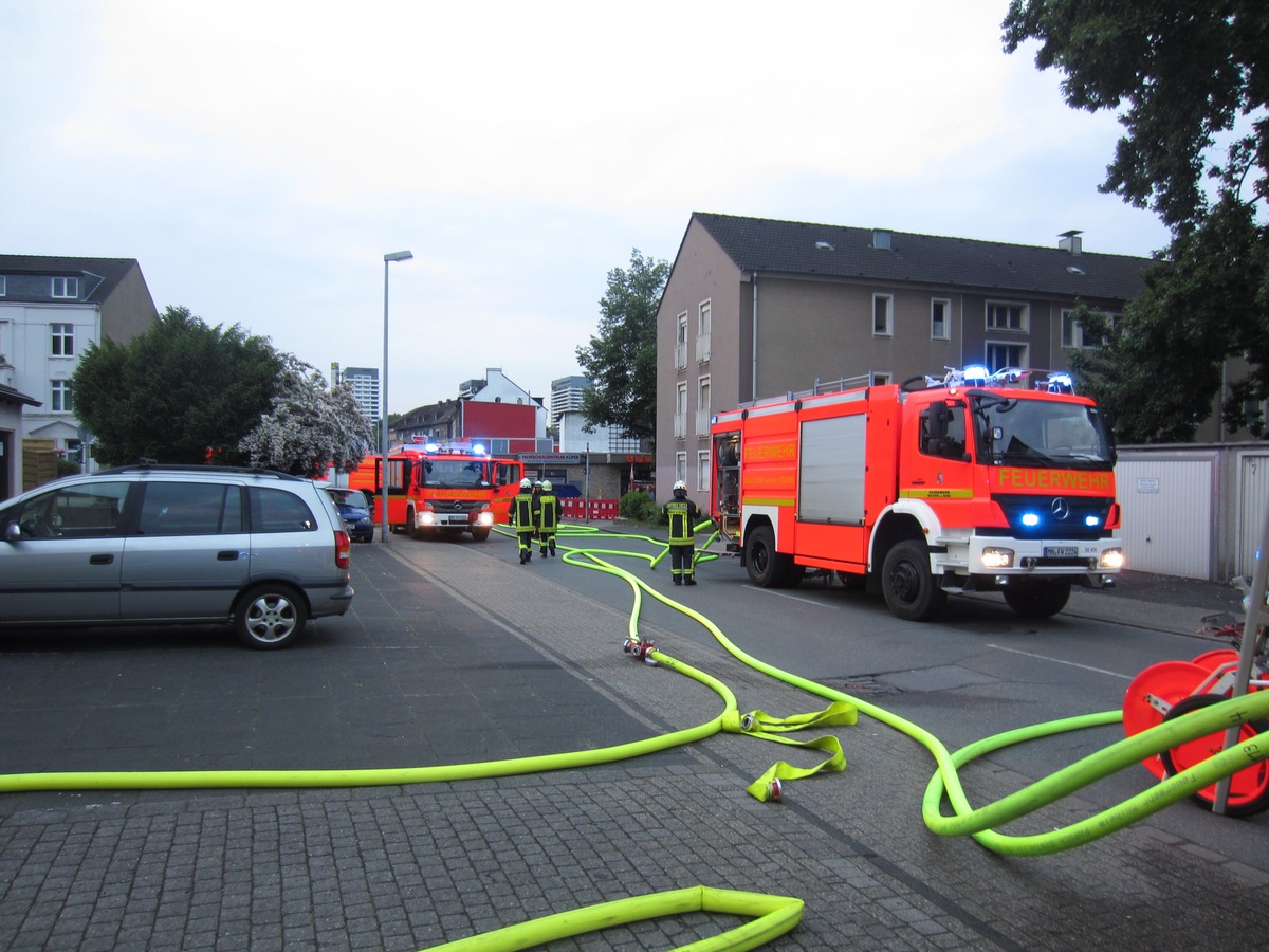 FW-MH: Brand im Gebäude einer Kraftfahrzeugwerkstatt am Klöttschen