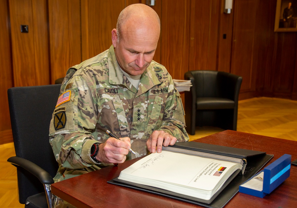 Commanding General United States Army Europe zu Gast in Strausberg