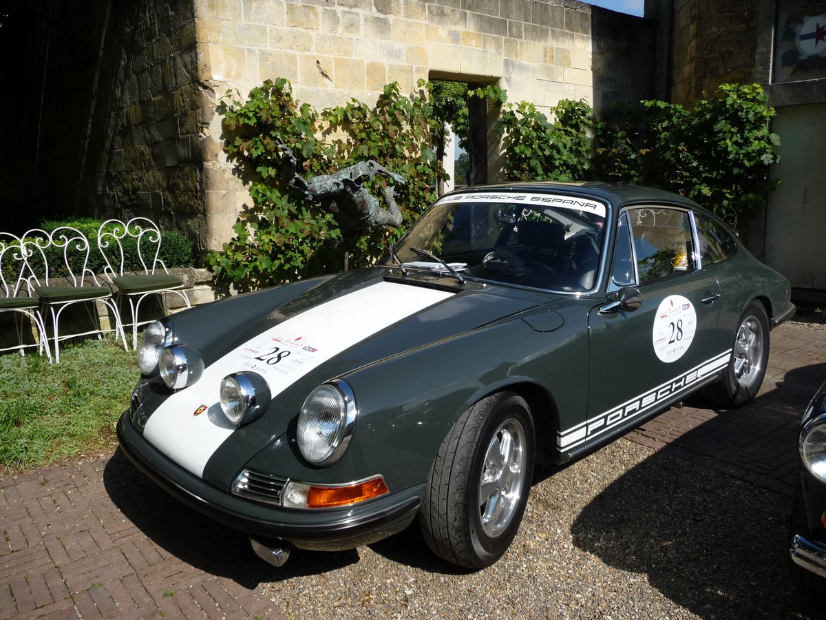 POL-KR: Stadtmitte: Wertvoller Porsche Oldtimer entwendet - Zeugen gesucht