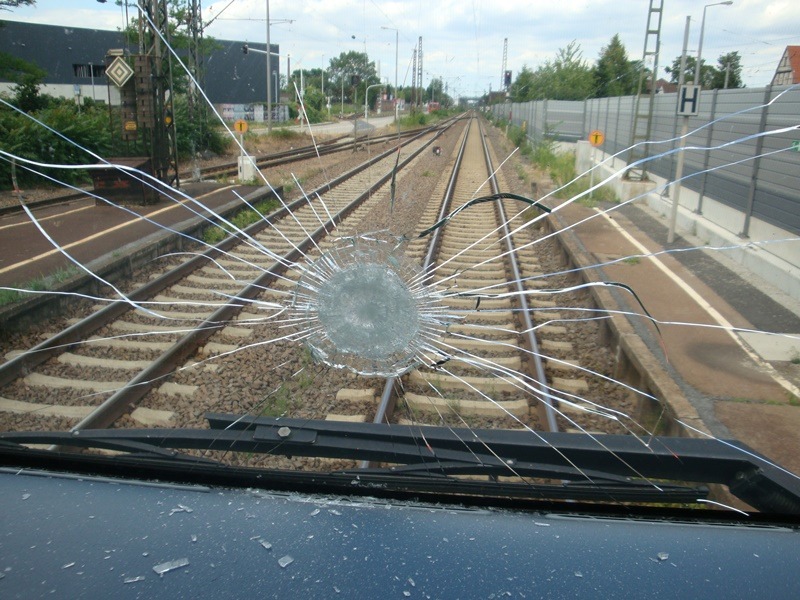 BPOLI-KA: Gemeinsame Pressemitteilung der Staatsanwaltschaft Mannheim und der Bundespolizeiinspektion Karlsruhe:
Gefährlicher Eingriff in den Bahnverkehr in drei Fällen aufgeklärt