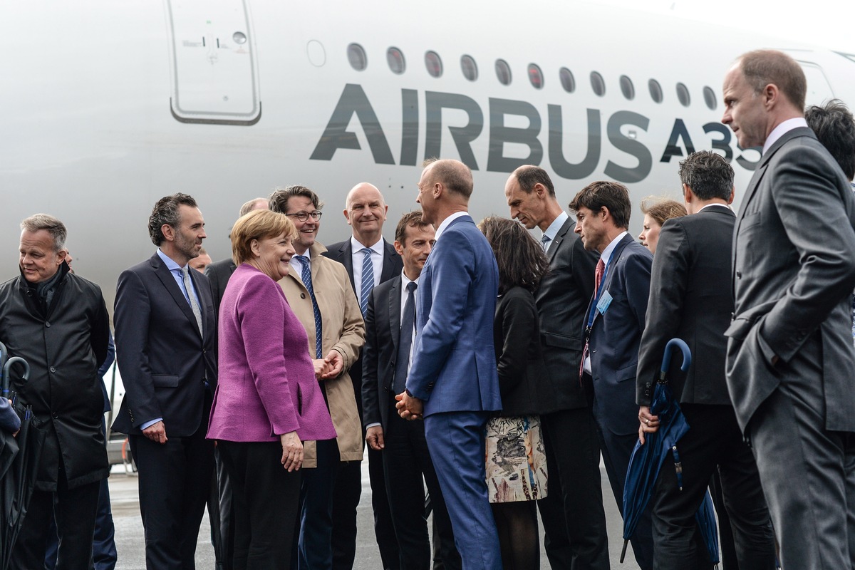 Bundeskanzlerin Merkel eröffnet ILA 2018 / Deutsch-französische Zusammenarbeit im Mittelpunkt des Eröffnungsrundgangs