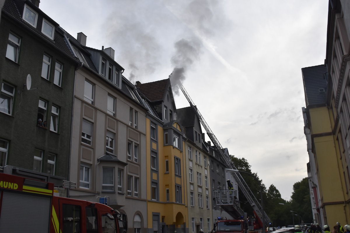 FW-DO: 31.08.2018 - Feuer in nördlicher Innenstadt
Zimmerbrand in Dachgeschoßwohnung