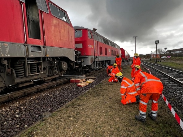 BPOL-FL: Zwei Loks entgleisen bei Rangierfahrt - Beeinträchtigungen im Bahnverkehr