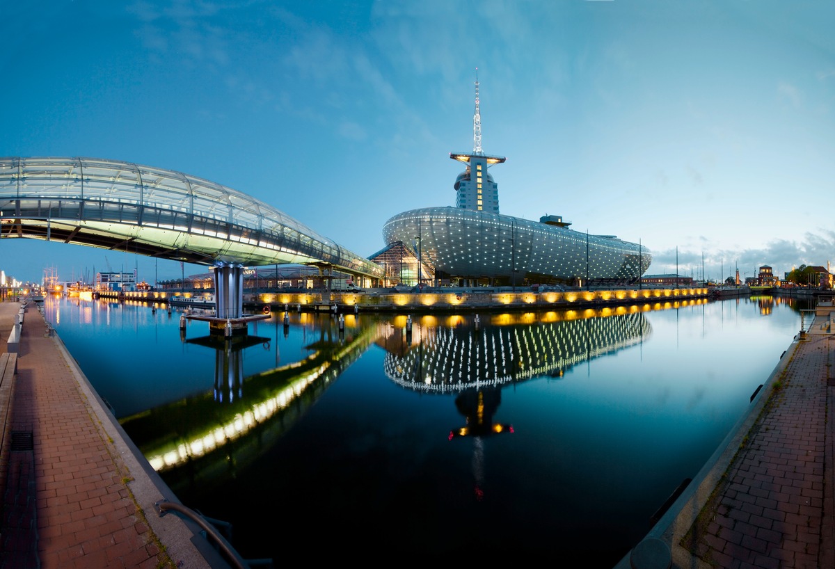 10 Jahre permanent auf Weltreise! In der einzigartigen Wissens- und Erlebniswelt Klimahaus Bremerhaven 8° Ost dreht sich seit einer Dekade alles um den Klimawandel