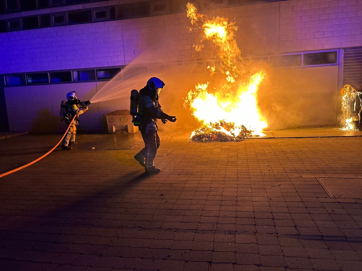 FW Dresden: Brandserie von Müllcontainern in der Südvorstadt &amp; Einsatzübung im Tunnel der BAB 17