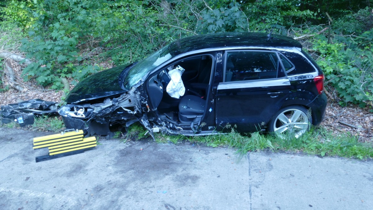 POL-CUX: Verkehrsunfall im Gegenverkehr