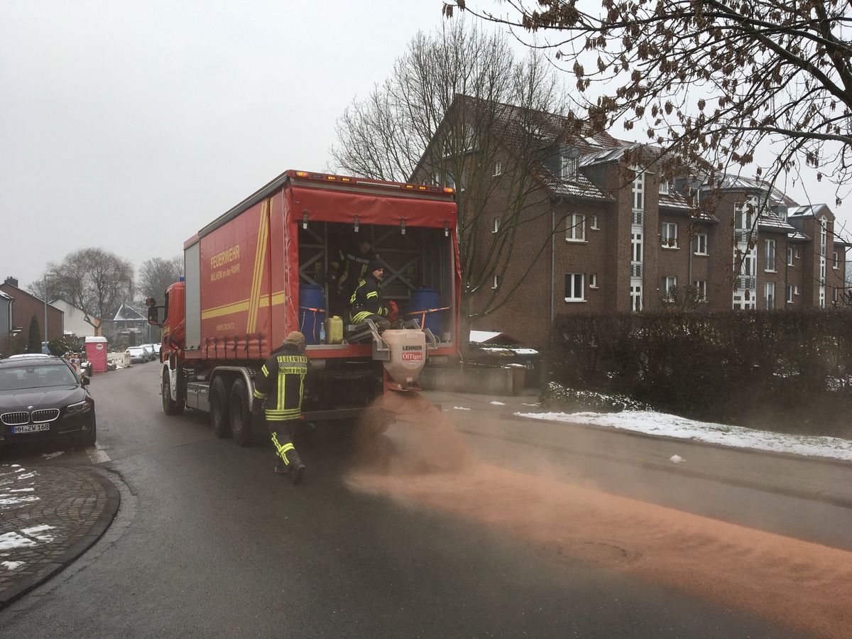 FW-MH: Eine etwa 3 Kilometer lange Ölspur beschäftigt die Feuerwehr Mülheim an der Ruhr