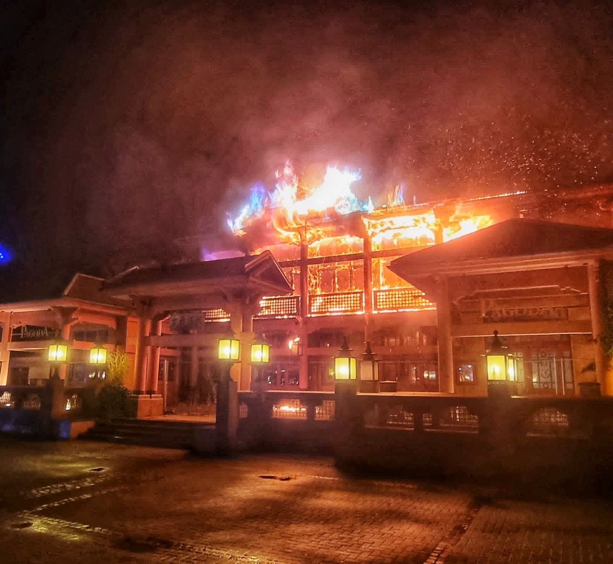 FW-OB: Abschlussmeldung: Vollbrand eines China-Restaurant am CentrO