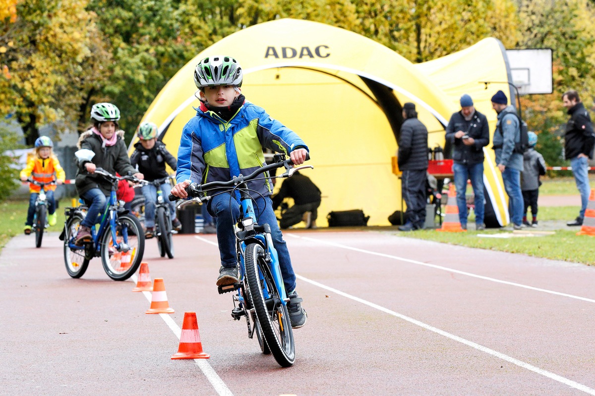 Kinderfahrräder im Test: fünfmal mangelhaft / ADAC untersucht zwölf 20 Zoll Kinderfahrräder - nur drei davon sind gut