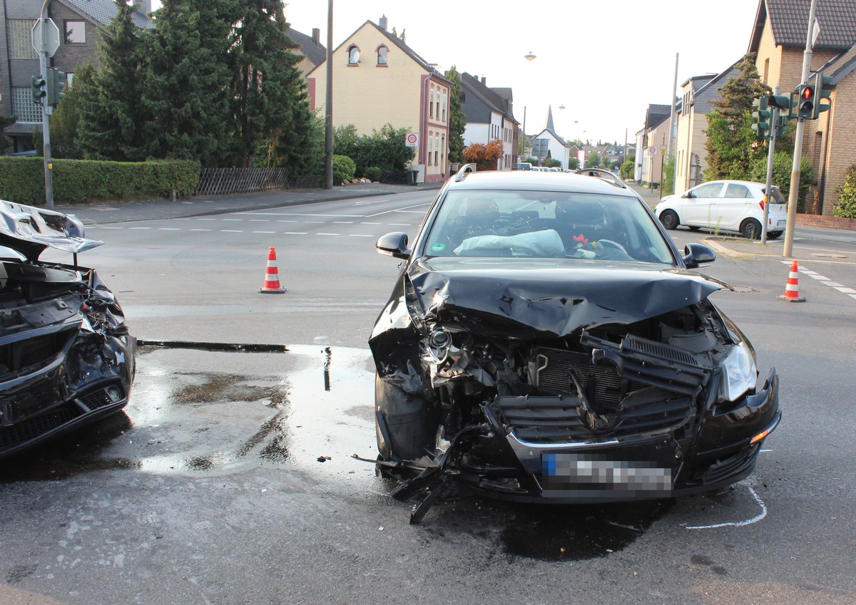 POL-ME: Unklarer Unfallhergang: Polizei sucht Zeugen - Langenfeld - 1908147